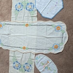 2 vtg Floral Embroidered runners & 2 vtg Embroidered dollies